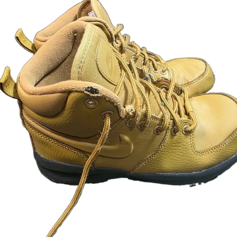 Nike Manoa Leather Wheat GS Boys Girls Kids Boots BQ5372-700 Size 4Y 4 Youth